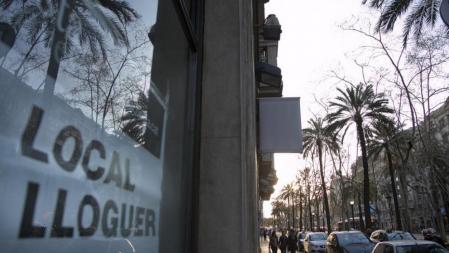 El tramo central de la avenida Diagonal acumula locales y oficinas vacíos