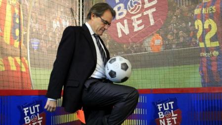 El presidente de la Generalitat, Artur Mas, se animó a jugar con unos niños en el Festival de la Infancia