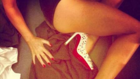 Kylie Minogue con un autorretrato subido de tono