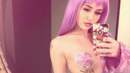 'Selfie' provocativo de Miley Cyrus