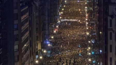 Vista general de la manifestación silenciosa celebrada en Bilbao convocada por el PNV y EH Bildu