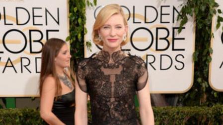 Cate Blanchett muy elegante de Armani sobre la alfombra roja de los Globos de Oro