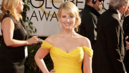 Melissa Rauch en la alfombra roja de los Globos de Oro
