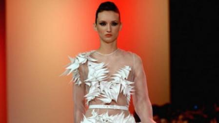 Stephane Rolland presentó sus propuestas para primavera-verano 2014 en la Semana de la Alta Costura de París