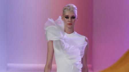 Stephane Rolland presentó sus propuestas para primavera-verano 2014 en la Semana de la Alta Costura de París