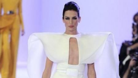 Nieves Álvarez en la pasarela de Stephane Rolland, que presentó sus propuestas para primavera-verano 2014 en la Semana de la Alta Costura de París