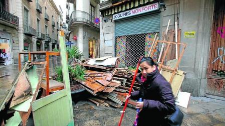 Los propietarios de la juguetería Monforte ya han dejado limpio el local, tras el cierre del negocio este enero