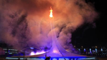 El pebetero de los Juegos de Sochi recién encendido