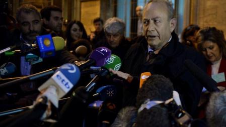 El juez Jose Castro responde a las preguntas de los periodistas a la salida de los juzgados