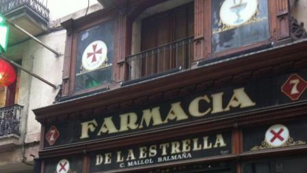 Farmacia de la Estrella, en la calle Ferran, cuya reforma ha sido objeto de opiniones contrapuestas