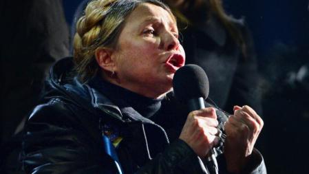 Timoshenko arenga a los manifestantes en la Plaza de la Independencia