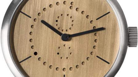 Calendario anual en un reloj complicado con esencia de madera. Ochs Und Junior.