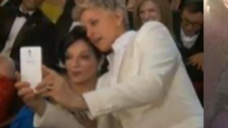 Ellen se toma una imagen con Liza Minnelli, que quedo fuera del famoso selfie de los Oscar