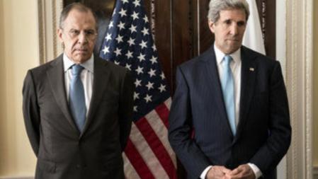 El secretario de Estado de los EE.UU., John Kerry, junto al ministro de Exteriores ruso, Sergei Lavrov