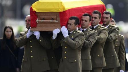 El féretro con los restos de Adolfo Suárez llega al Congreso de los Diputados