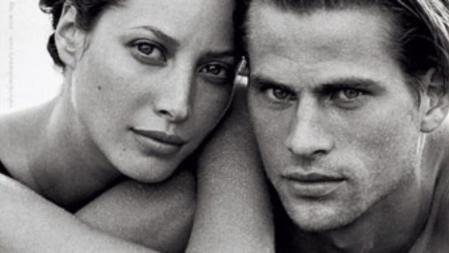 Calvin Klein lleva de nuevo a las revistas la campaña de 1995 de su perfume 'Eternity', que protagonizaron Christy Turlington y Mark Vanderloo