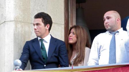 Chabelita y Alberto Isla se han dejado ver junto a Kiko Rivera en el balcón habitual de cada Semana Santa