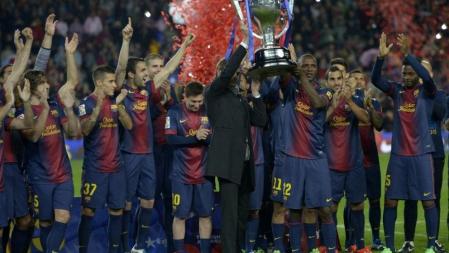Tito Vilanova y Eric Abidal alzan el título de Liga 2012/13.