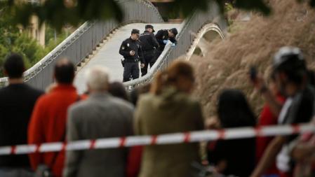 Agentes de la Policía Nacional investigan el asesinato de la presidenta de la Diputación de León