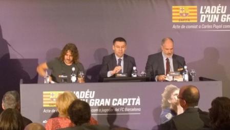 Carles Puyol, Josep Maria Bartomeu y Andoni Zubizarreta, durante la rueda de prensa de despedida del capitán azulgrana