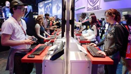 La feria E3 ofrece la posibilidad a sus asistentes de probar los juegos que saldrán a la venta en los próximos meses