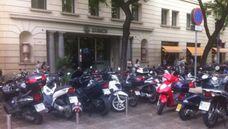 Zona de aparcamiento para motos en Barcelona
