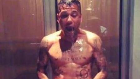 Alves, tras aceptar el 'Ice Bucket Challenge'