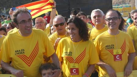Josep Rull, Mercè Conesa y Jordi Turull, dirigentes de CDC, participaron en la V de la Diada