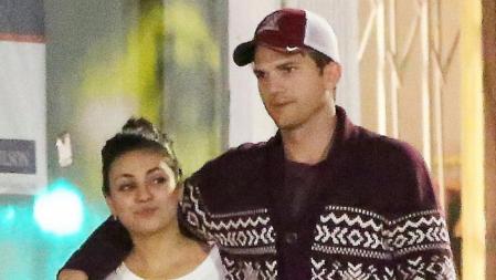 Ashton Kutcher y Mila Kunis paseando por las calles de Los Angeles