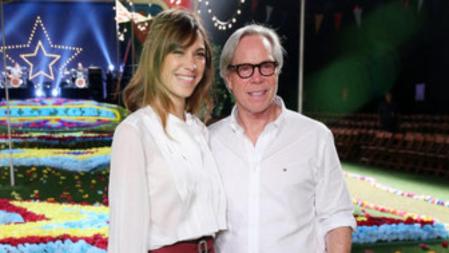 La 'it girl' Alexa Chung junto al diseñador Tommy HIlfiger, al final del desfile de su colección primavera-verano 2015 presentada este septiembre en Semana de la Moda de Nueva York
