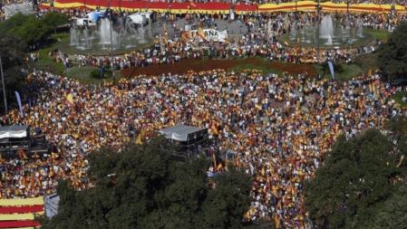 Vista aérea de la plaza Catalunya durante la concentración del 12 de octubre