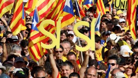 Miles de personas reclaman el voto favorable a la independencia en la nueva consulta propuesta por Artur Mas de cara al 9N