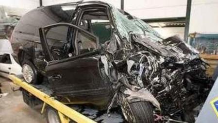 Imagen del estado en que quedó la furgoneta Chrysler Voyager