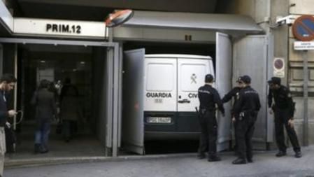 Un furgón de la Guardia Civil entra en la Audiencia Nacional, donde el juez de la Audiencia Nacional Eloy Velasco prosigue hoy la toma de declaración de los acusados en la Operación Púnica con el interrogatorio a los principales imputados en esta trama de corrupción municipal y regional, entre ellos el exdirigente del PP Francisco Granados.