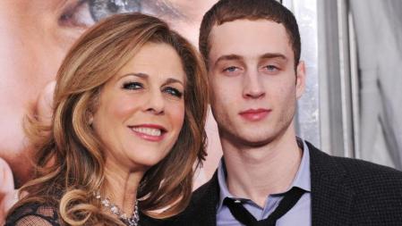 La actriz Rita Wilson junto a Chester Marlon Hanks, en una imagen de archivo
