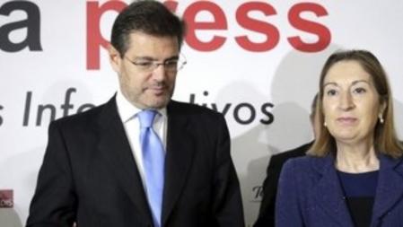 El ministro de Justicia, Rafael Catalá y la ministra de Fomento, Ana Pastor poco antes del desayuno informativo en el que participó el ministro de Justicia.
