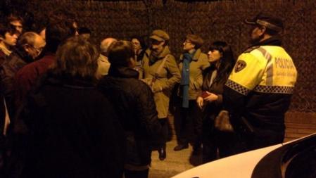 La Guardia Urbana ha acudido a la concentración vecinal de este viernes frente a la Torre Garcini