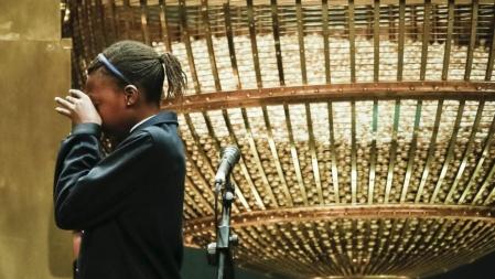 Maguette Fall Diop, la niña que cantaba el número de la primera de la tabla, se emociona al equiviocarse una de la veces, durante el sorteo extraordinario de la Loteria de Navidad, celebrado hoy en el Teatro Real de Madrid.
