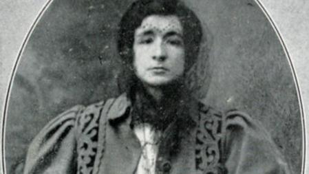 Fabricando monstruos. Las crónicas de la época no aclararon las razones del suceso. Sólo se demostró el secuestro de una niña que apareció 17 días después. Arriba, Enriqueta Martí y abajo, la página de L¿Esquella de la Torratxa (marzo de 1912)