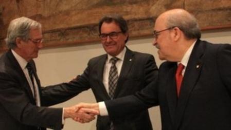 En presencia del president Mas, Xavier Trias y el conseller Mas-Colell han firmado un convenio para que el Ayuntamiento de Barcelona se adhiera a la Hacienda de Catalunya