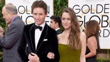 Eddie Redmayne y Hannah Bagshawe en la 72 edición de los Globos de Oro