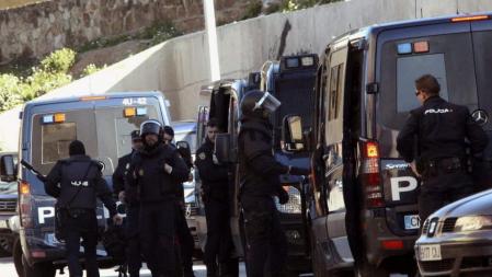 Disposiitivo de fuerzas de seguridad en la barriada de El Príncipe en Ceuta