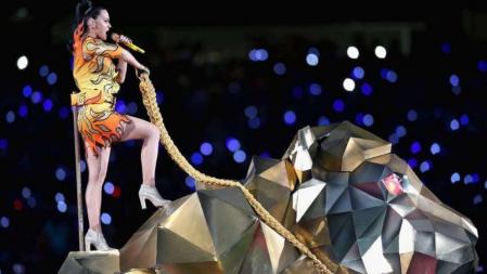 Katy Perry al inicio de su actuación