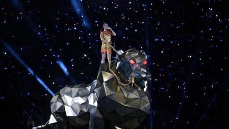 Katy Perry durante su actuación en la Super Bowl