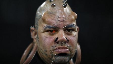 El hawaiano Kala Kaiwi logró un récord Guinness por sus enormes lóbulos de orejas