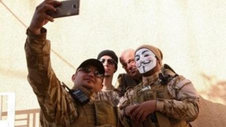 Un grupo de occidentales que se han unido a la milicia cristiana Dwekh Nawsha para luchar contra el Estado Islámico en Dohuk, Iraq