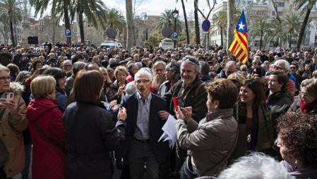 Santiago Vidal recibe el apoyo de muchos ciudadanos tras ser suspendido tres años como juez por el CGPJ por redactar una Constitución catalana