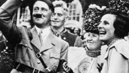 El Triunfo de la Voluntad (Triumph des willens, 1934) Leni Riefenstalh junto a Hitler