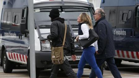 Familiares de las víctimas acuden al aeropuerto de El Prat