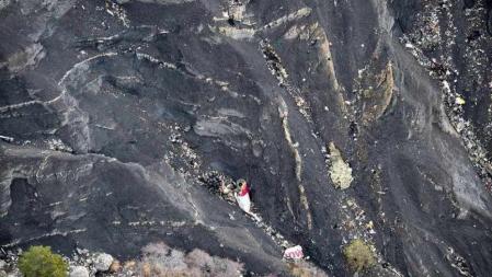 Restos del avión de Germanwings accidentado cerca de Seyne-les-Alpes
